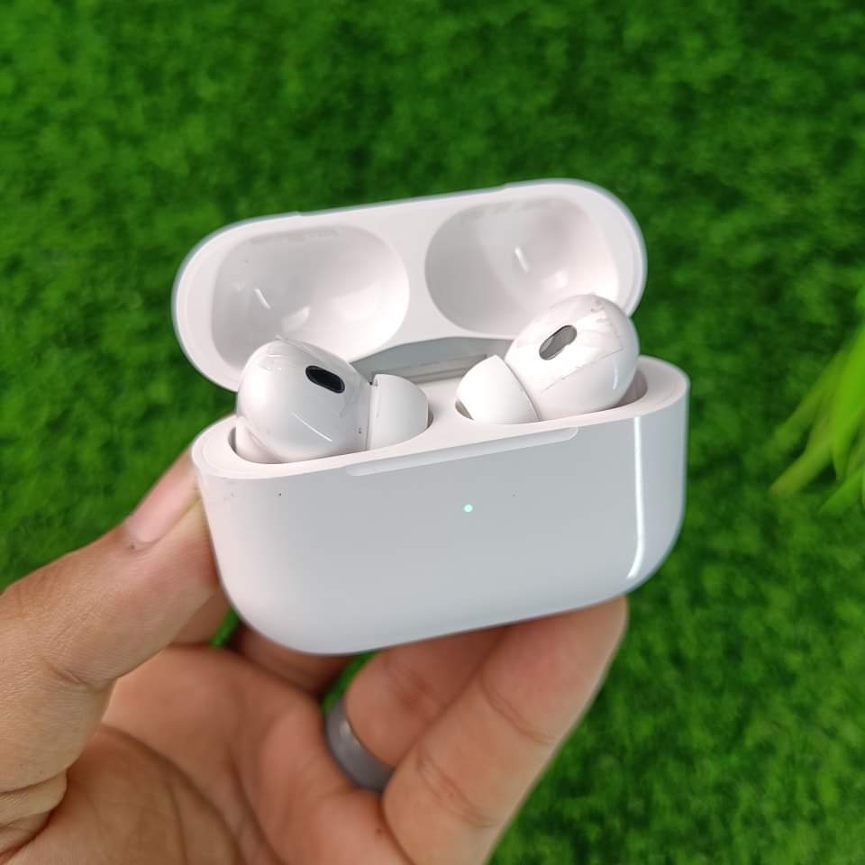 Airpods Pro 2nd Generation ( সাদা 450 কালো 500 টাকা )